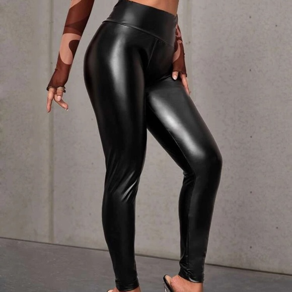 Black PU Leather Leggings in M and L - Picture 3 of 3